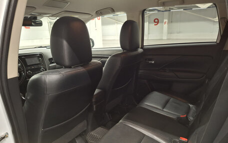 Mitsubishi Outlander III рестайлинг 3, 2015 год, 1 750 000 рублей, 15 фотография