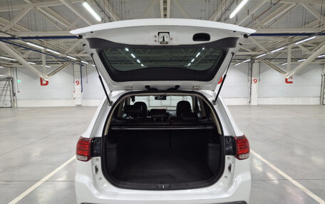 Mitsubishi Outlander III рестайлинг 3, 2015 год, 1 750 000 рублей, 12 фотография