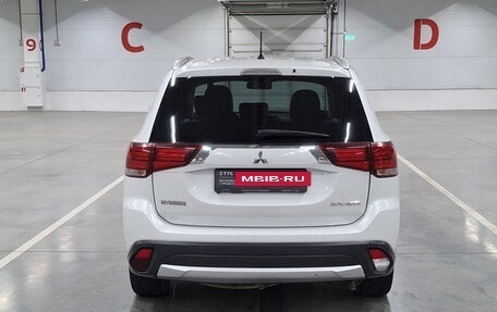 Mitsubishi Outlander III рестайлинг 3, 2015 год, 1 750 000 рублей, 7 фотография