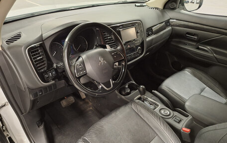 Mitsubishi Outlander III рестайлинг 3, 2015 год, 1 750 000 рублей, 20 фотография