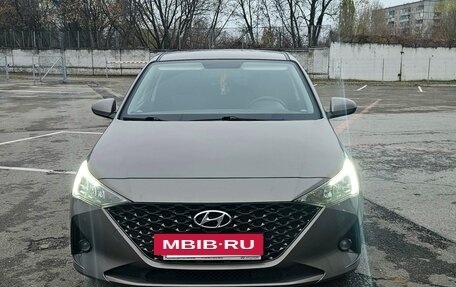 Hyundai Solaris II рестайлинг, 2022 год, 1 870 000 рублей, 2 фотография