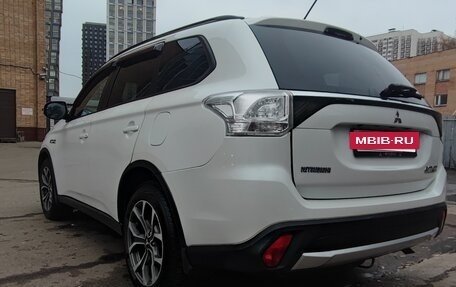 Mitsubishi Outlander III рестайлинг 3, 2013 год, 1 450 000 рублей, 2 фотография