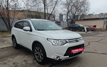 Mitsubishi Outlander III рестайлинг 3, 2013 год, 1 450 000 рублей, 4 фотография