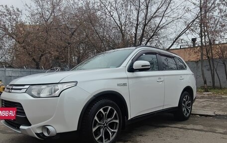 Mitsubishi Outlander III рестайлинг 3, 2013 год, 1 450 000 рублей, 5 фотография