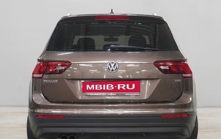 Volkswagen Tiguan II, 2017 год, 1 990 000 рублей, 6 фотография