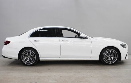 Mercedes-Benz E-Класс, 2020 год, 4 050 000 рублей, 4 фотография