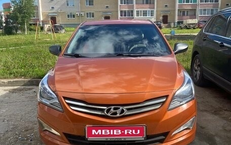 Hyundai Solaris II рестайлинг, 2015 год, 680 000 рублей, 1 фотография