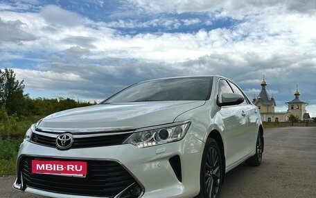Toyota Camry, 2016 год, 2 300 000 рублей, 2 фотография