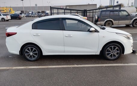 KIA Rio IV, 2018 год, 950 000 рублей, 3 фотография