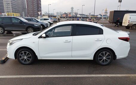 KIA Rio IV, 2018 год, 950 000 рублей, 2 фотография