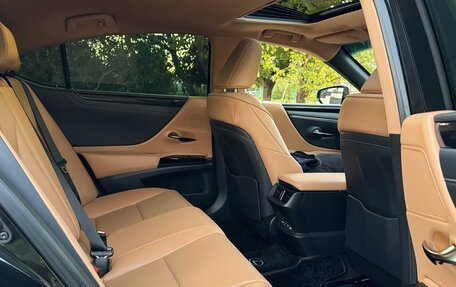 Lexus ES VII, 2022 год, 5 300 000 рублей, 29 фотография