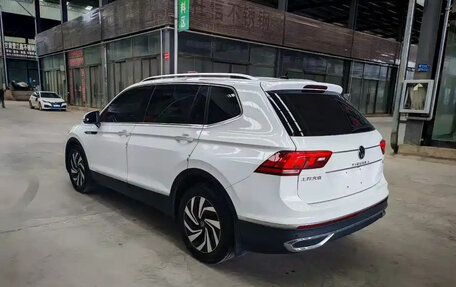 Volkswagen Tiguan II, 2024 год, 2 689 000 рублей, 2 фотография