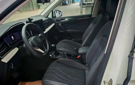 Volkswagen Tiguan II, 2024 год, 2 689 000 рублей, 5 фотография