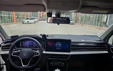 Volkswagen Tiguan II, 2024 год, 2 689 000 рублей, 6 фотография