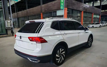 Volkswagen Tiguan II, 2024 год, 2 689 000 рублей, 9 фотография