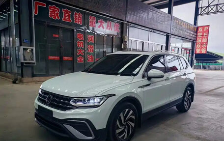 Volkswagen Tiguan II, 2024 год, 2 689 000 рублей, 8 фотография