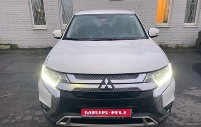 Mitsubishi Outlander III рестайлинг 3, 2019 год, 2 100 000 рублей, 1 фотография
