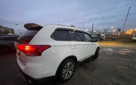 Mitsubishi Outlander III рестайлинг 3, 2019 год, 2 100 000 рублей, 5 фотография