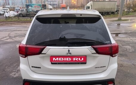 Mitsubishi Outlander III рестайлинг 3, 2019 год, 2 100 000 рублей, 7 фотография