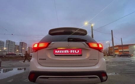 Mitsubishi Outlander III рестайлинг 3, 2019 год, 2 100 000 рублей, 6 фотография