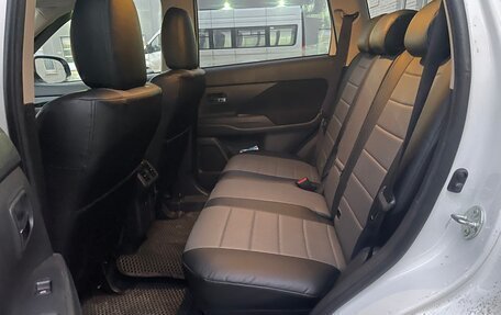 Mitsubishi Outlander III рестайлинг 3, 2019 год, 2 100 000 рублей, 11 фотография