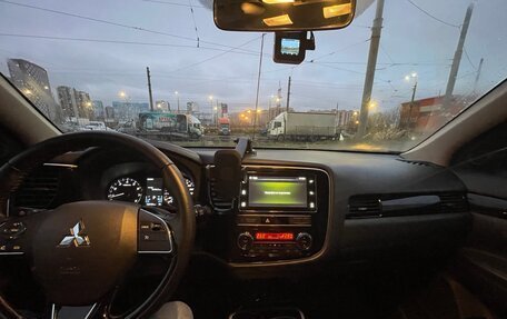 Mitsubishi Outlander III рестайлинг 3, 2019 год, 2 100 000 рублей, 13 фотография