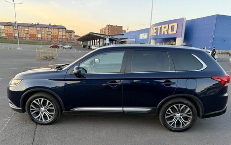 Mitsubishi Outlander III рестайлинг 3, 2018 год, 1 900 000 рублей, 2 фотография