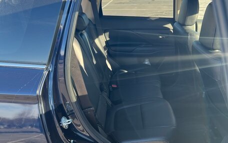 Mitsubishi Outlander III рестайлинг 3, 2018 год, 1 900 000 рублей, 7 фотография