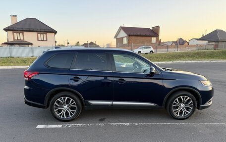 Mitsubishi Outlander III рестайлинг 3, 2018 год, 1 900 000 рублей, 3 фотография