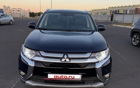 Mitsubishi Outlander III рестайлинг 3, 2018 год, 1 900 000 рублей, 1 фотография