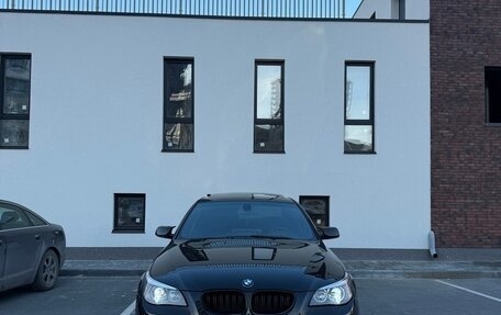 BMW 5 серия, 2004 год, 900 000 рублей, 1 фотография