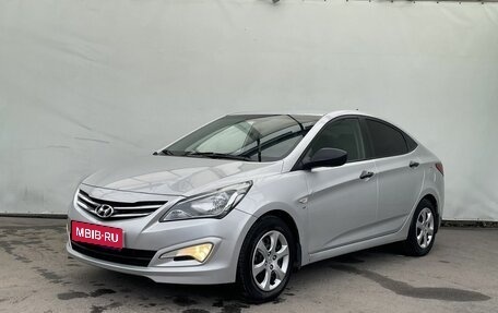 Hyundai Solaris II рестайлинг, 2015 год, 1 080 000 рублей, 1 фотография