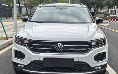 Volkswagen T-Roc I, 2022 год, 1 318 555 рублей, 2 фотография