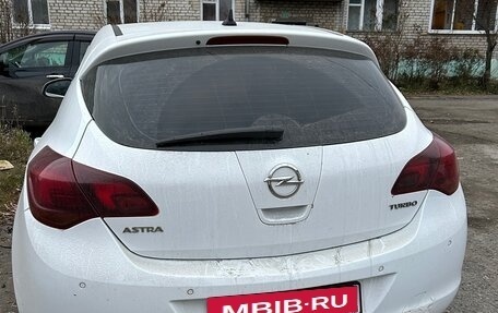 Opel Astra J, 2011 год, 700 000 рублей, 2 фотография