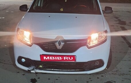 Renault Logan II, 2017 год, 450 000 рублей, 4 фотография