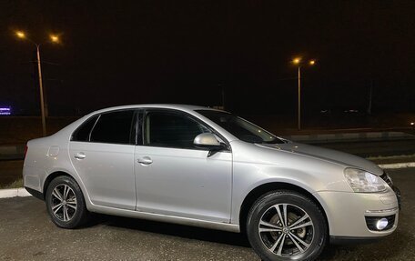 Volkswagen Jetta VI, 2010 год, 650 000 рублей, 2 фотография
