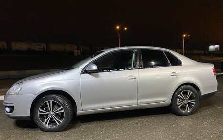 Volkswagen Jetta VI, 2010 год, 650 000 рублей, 4 фотография