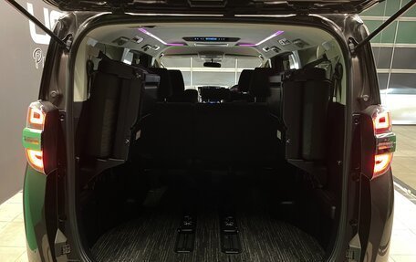 Toyota Vellfire II, 2018 год, 3 800 000 рублей, 28 фотография