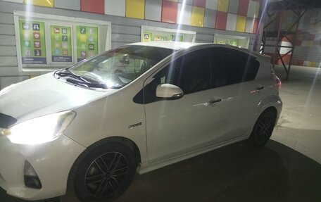 Toyota Aqua I, 2013 год, 690 000 рублей, 4 фотография