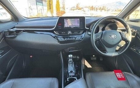 Toyota C-HR I рестайлинг, 2017 год, 1 400 001 рублей, 9 фотография