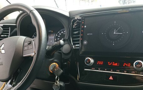 Mitsubishi Outlander III рестайлинг 3, 2021 год, 2 480 000 рублей, 4 фотография