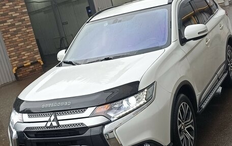 Mitsubishi Outlander III рестайлинг 3, 2021 год, 2 480 000 рублей, 2 фотография