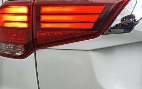 Mitsubishi Outlander III рестайлинг 3, 2021 год, 2 480 000 рублей, 25 фотография