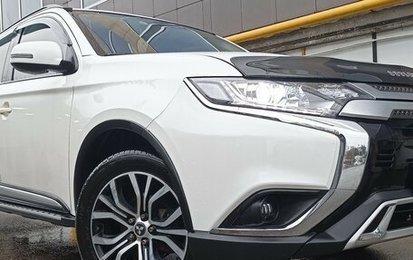 Mitsubishi Outlander III рестайлинг 3, 2021 год, 2 480 000 рублей, 29 фотография