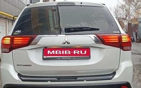 Mitsubishi Outlander III рестайлинг 3, 2021 год, 2 480 000 рублей, 22 фотография
