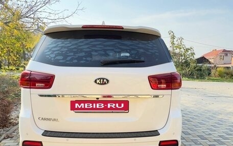 KIA Carnival III, 2018 год, 2 950 000 рублей, 3 фотография