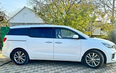 KIA Carnival III, 2018 год, 2 950 000 рублей, 13 фотография