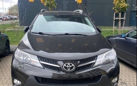 Toyota RAV4, 2015 год, 1 890 000 рублей, 1 фотография