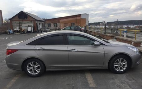 Hyundai Sonata VI, 2010 год, 1 000 000 рублей, 5 фотография
