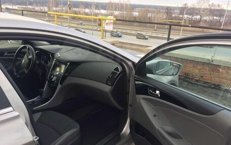 Hyundai Sonata VI, 2010 год, 1 000 000 рублей, 4 фотография